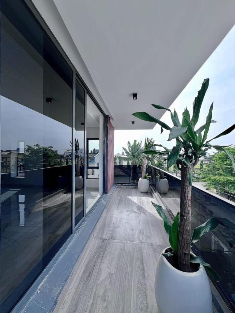 5 Bedroom Fully Detached Home With Swimming Pool, Cinema, Gazebo, Roof Top Terrace, and BQ Located at Lekki Phase 1.