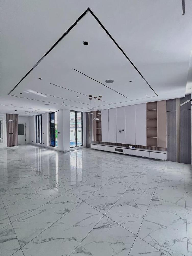 5 Bedroom Fully Detached Home With Swimming Pool, Cinema, Gazebo, Roof Top Terrace, and BQ Located at Lekki Phase 1.