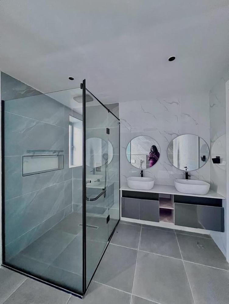 5 Bedroom Fully Detached Home With Swimming Pool, Cinema, Gazebo, Roof Top Terrace, and BQ Located at Lekki Phase 1.