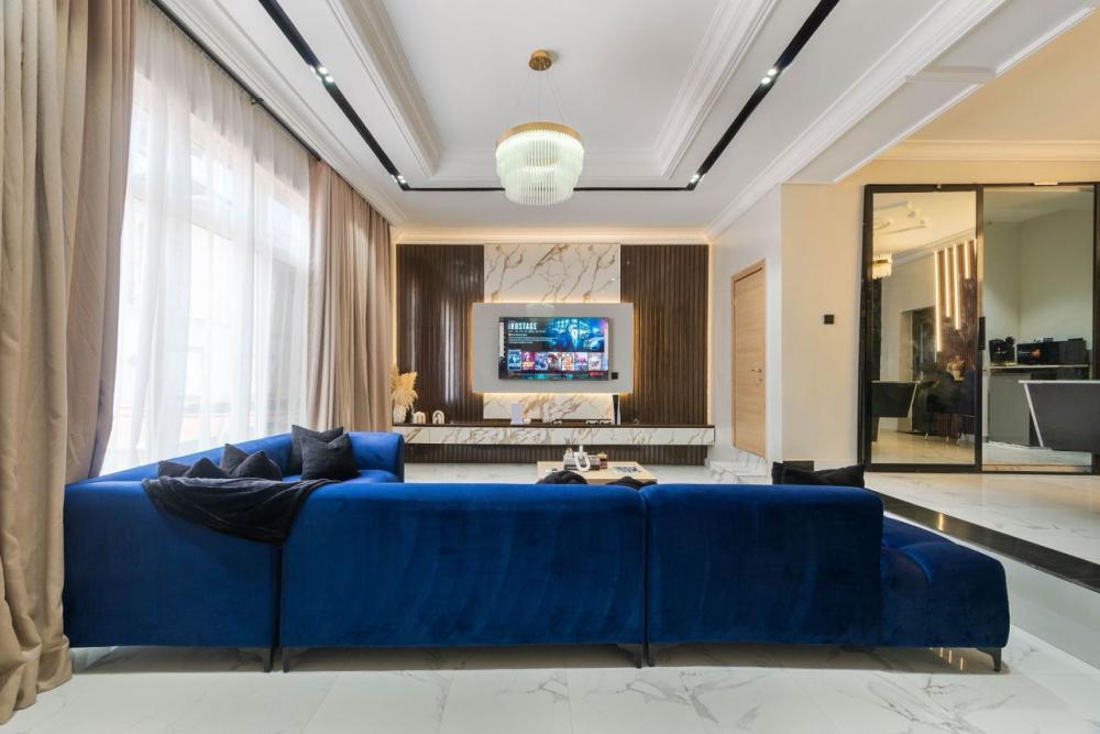 A Spacious Luxury 1 bedroom with PS5, Balcony &amp; Snooker Board*