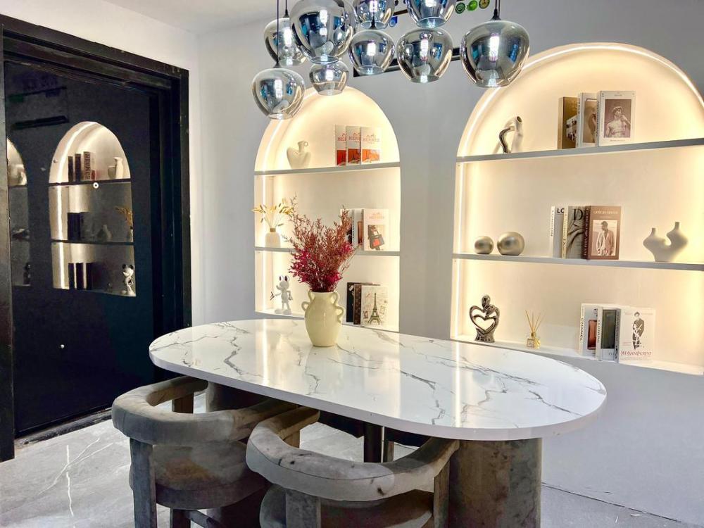 A brand new Luxury 1 bedroom with 2 Balconies, Swimming pool, Snooker Board, Gym, Game Cards &amp; Board Game*