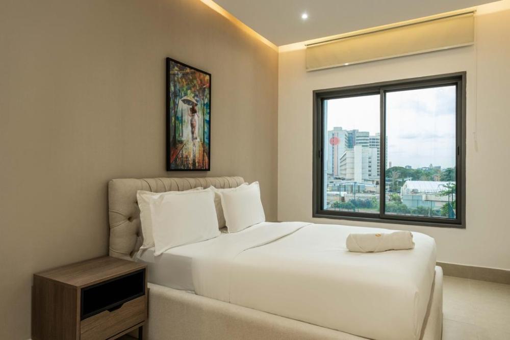 Beautiful Sea View Luxury 3Bedroom Apartment with, Elevator, Spacious Balcony &amp; Wine Bar