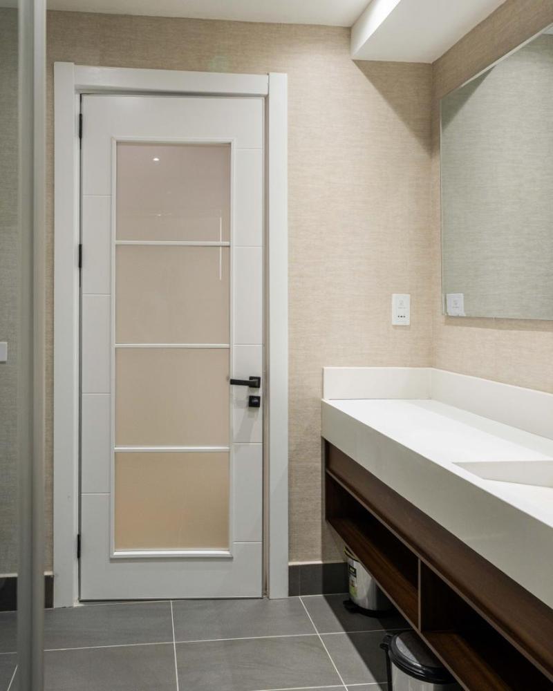 Beautiful Sea View Luxury 3Bedroom Apartment with, Elevator, Spacious Balcony &amp; Wine Bar