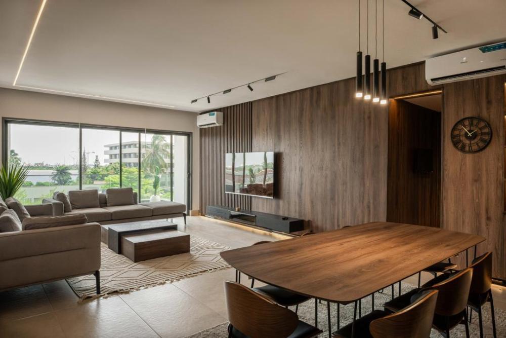 Beautiful Sea View Luxury 3Bedroom Apartment with, Elevator, Spacious Balcony &amp; Wine Bar