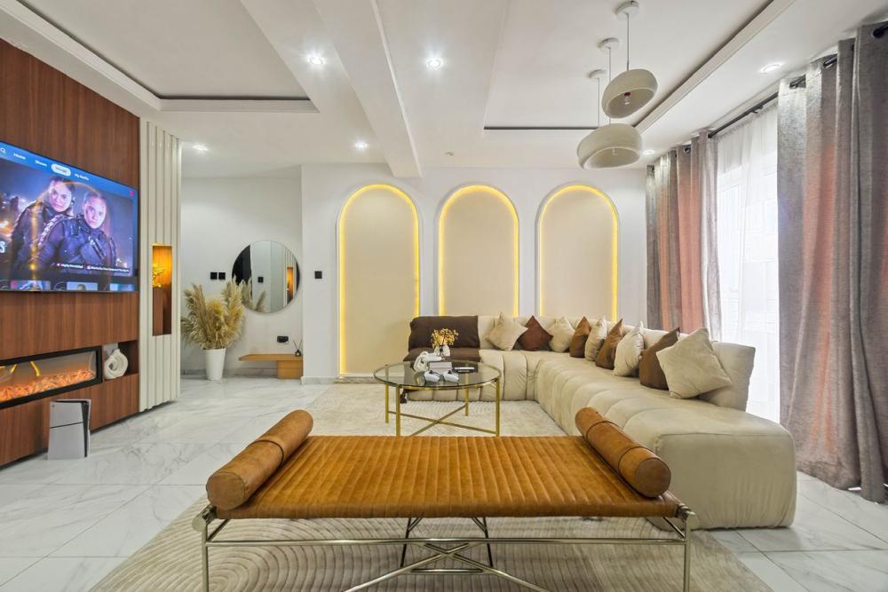 *A Spacious Luxury 1 bedroom with PS5, 2 Balconies &amp; Private Gym*