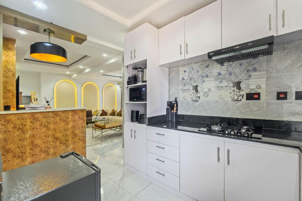 *A Spacious Luxury 1 bedroom with PS5, 2 Balconies &amp; Private Gym*