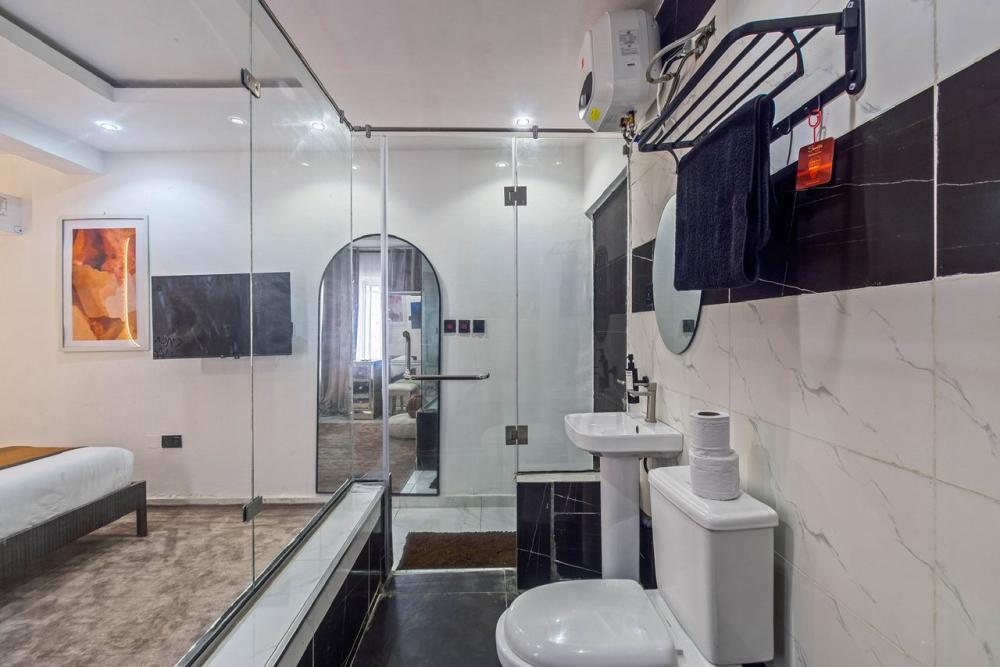 *A Spacious Luxury 1 bedroom with PS5, 2 Balconies &amp; Private Gym*