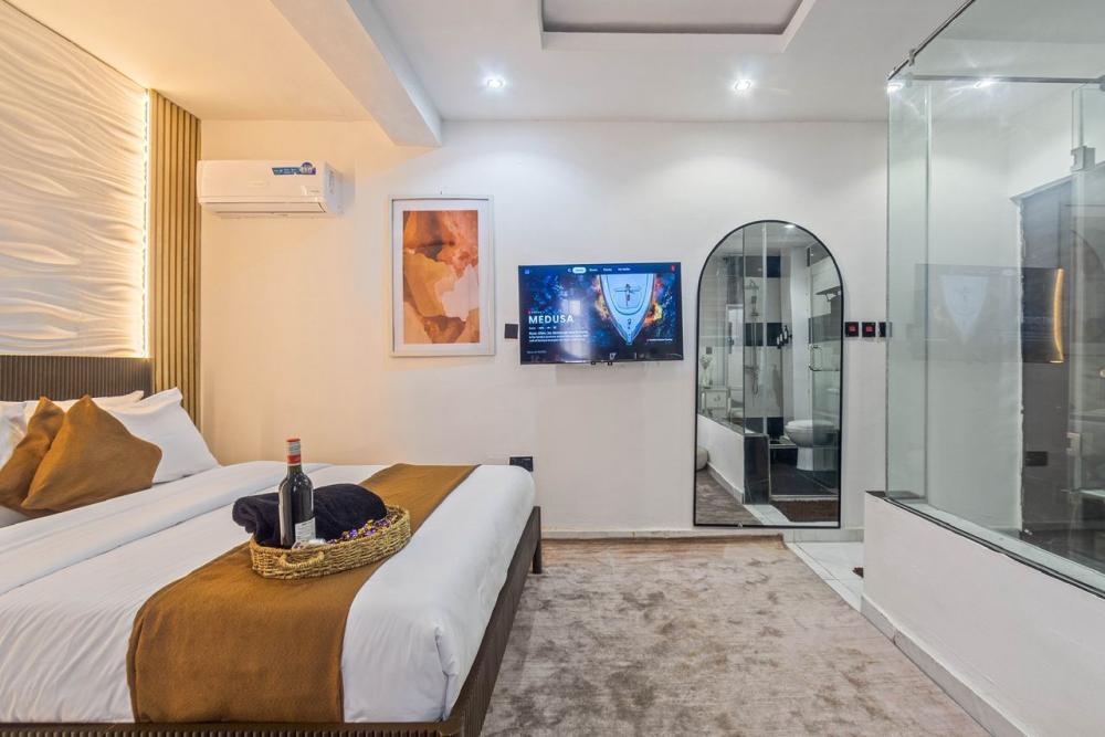 *A Spacious Luxury 1 bedroom with PS5, 2 Balconies &amp; Private Gym*