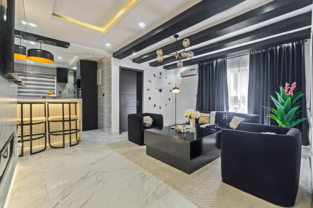 Spacious Luxury 1 bedroom with PS5, 2 Balconies &amp; Private Golf Area