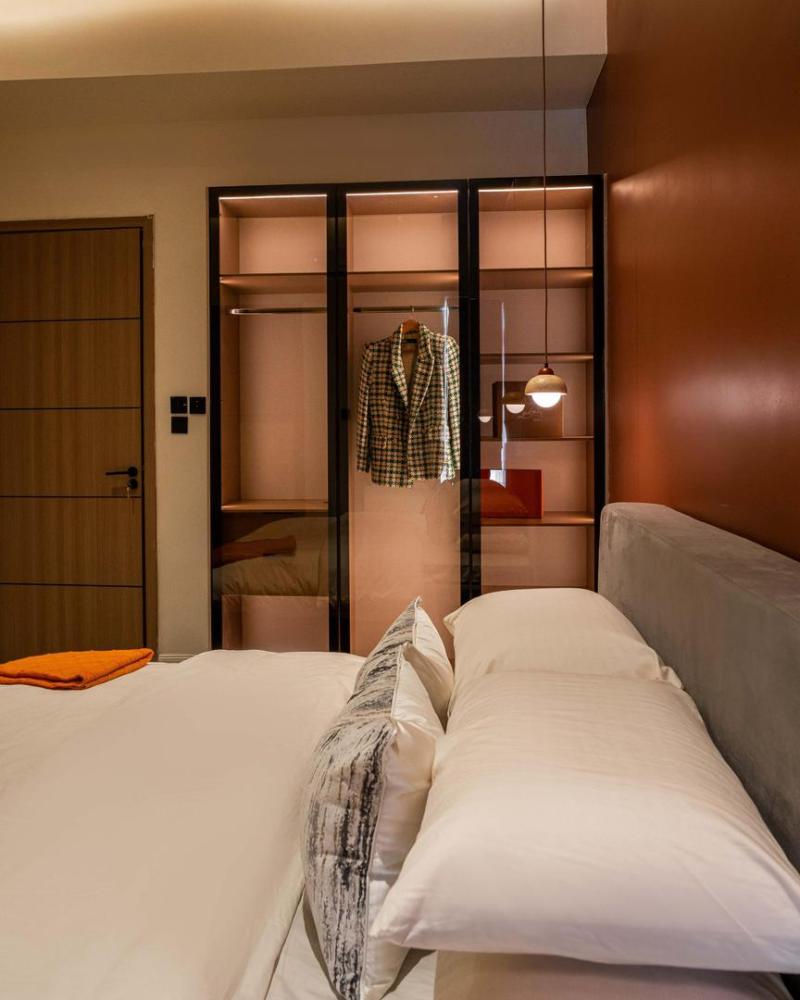 brand new Luxury 2Bedroom Apartment with PS5, Swimming pool, Air Hockey, 24/7 Security &amp; Gym