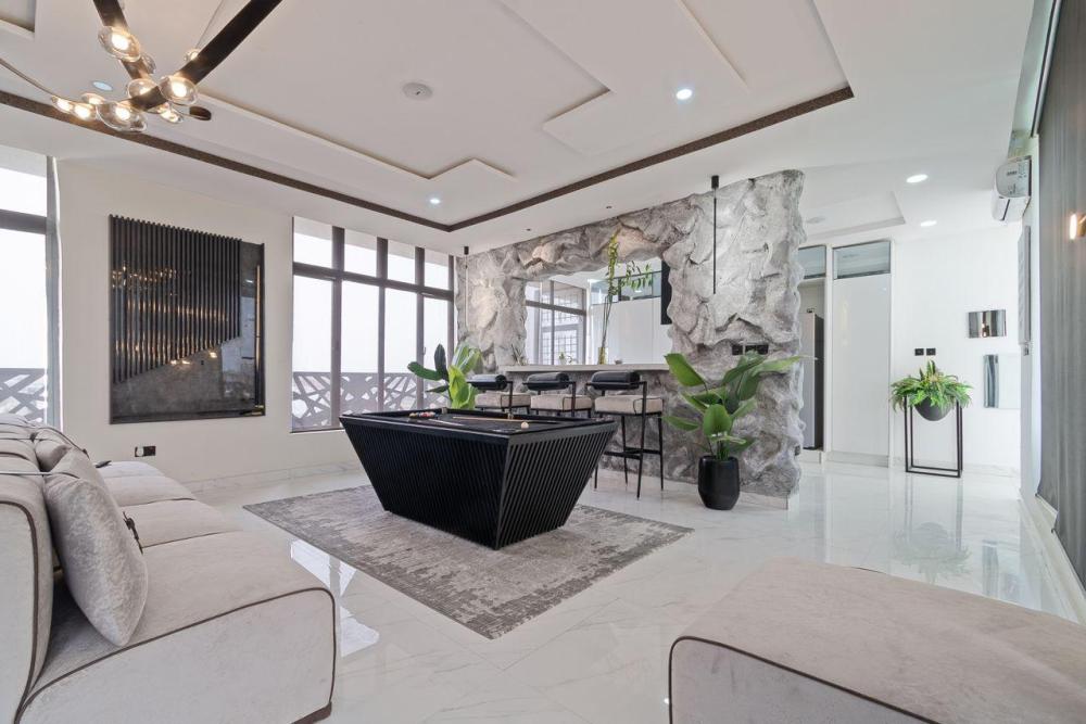 Luxurious 3bedroom penthouse villa with city view! Everything private! No parties allowed