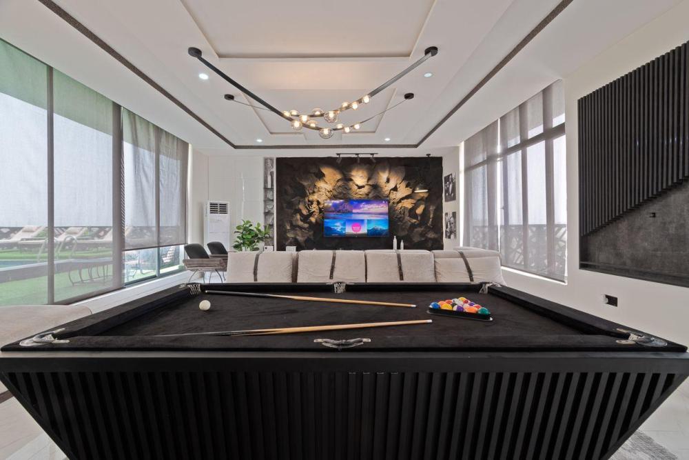 Luxurious 3bedroom penthouse villa with city view! Everything private! No parties allowed