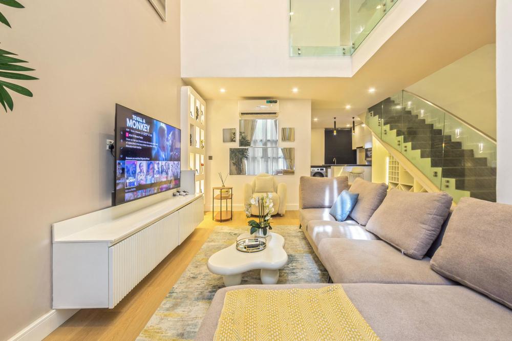 Luxurious 2 bedroom maisonette/ smart home with ps5