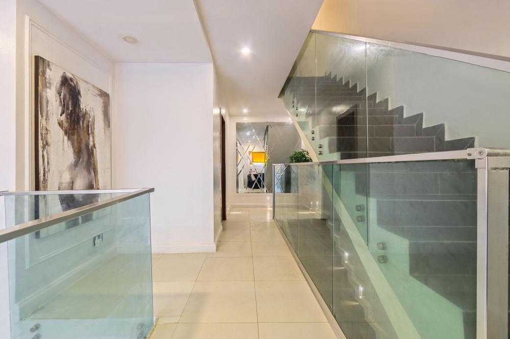 Luxurious 2 bedroom maisonette/ smart home with ps5