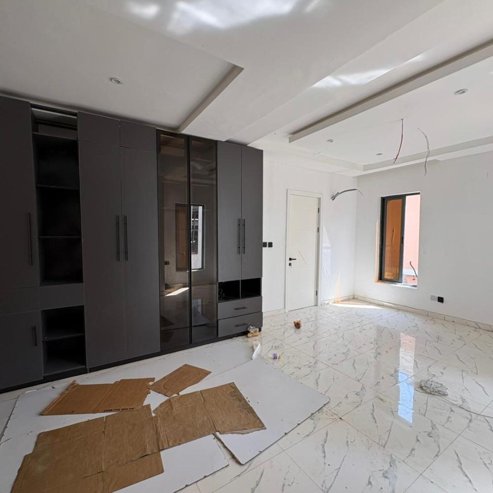 4 Bedroom Fully Detached Duplex with BQ for SALE Located at Lekki phase 1.