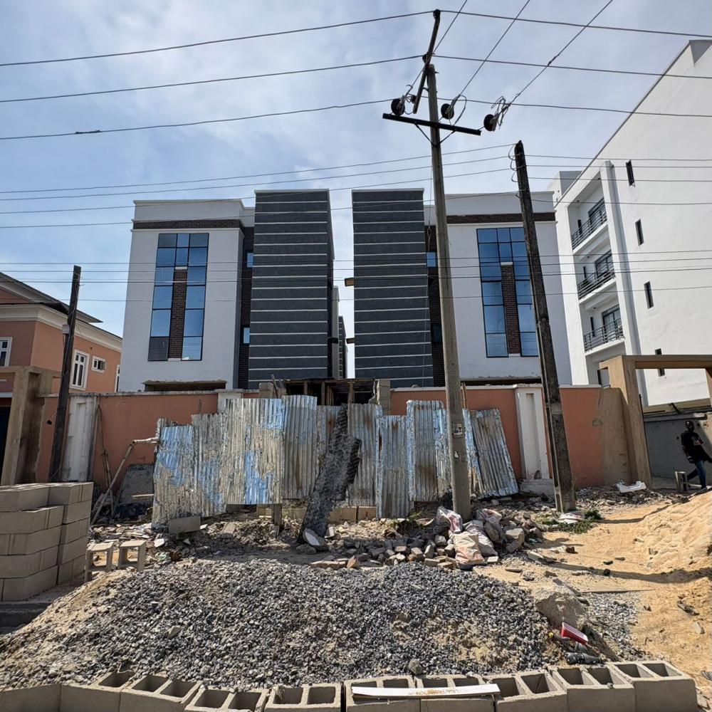 4 Bedroom Fully Detached Duplex with BQ for SALE Located at Lekki phase 1.