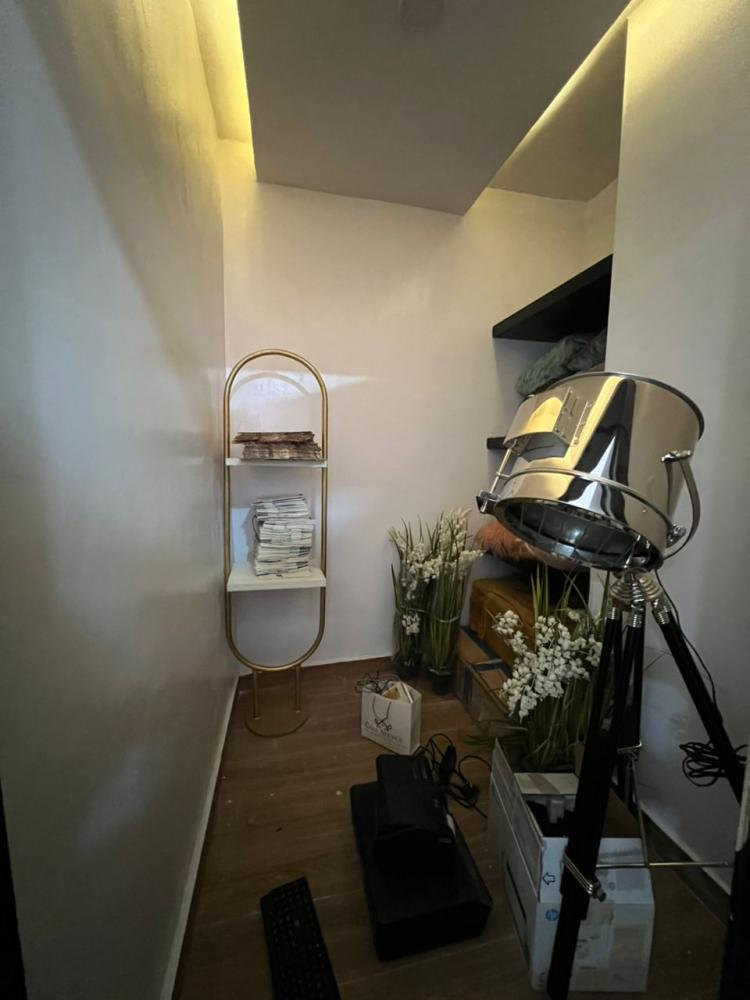 Office/ Shop Space Available For RENT and Located at Lekki phase 1.