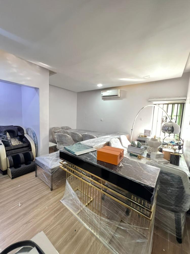 Office/ Shop Space Available For RENT and Located at Lekki phase 1.