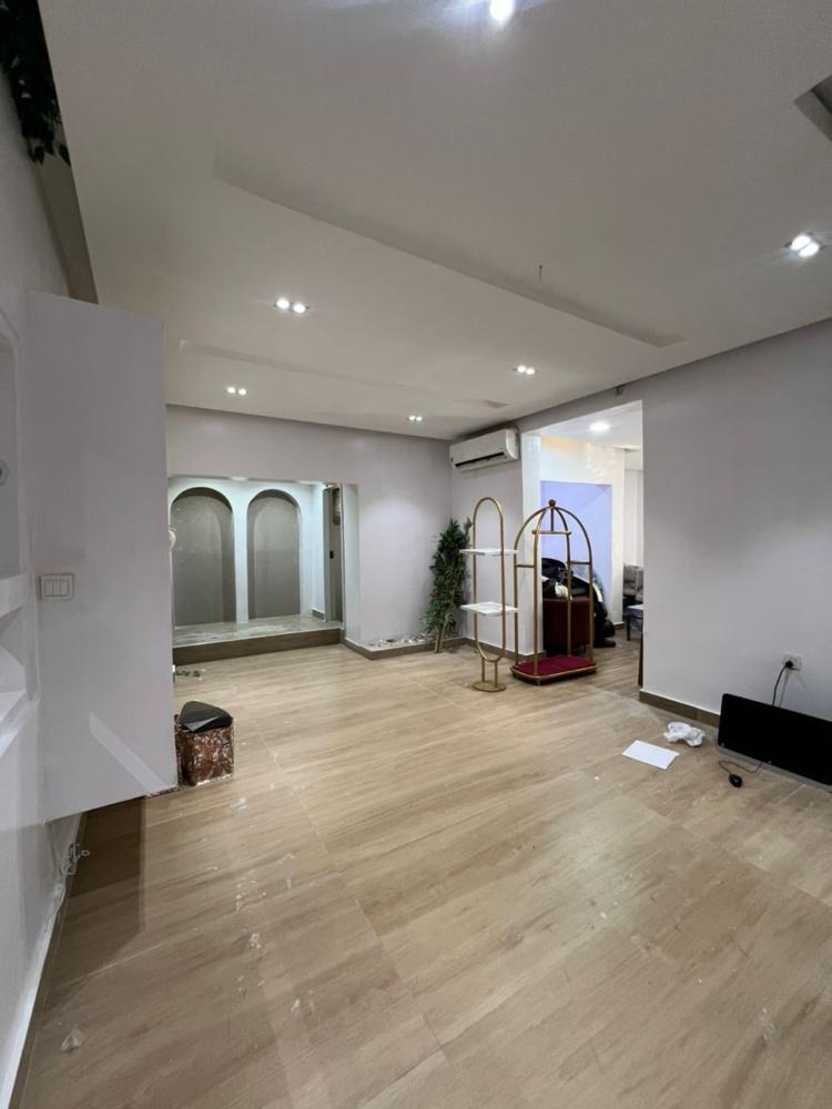 Office/ Shop Space Available For RENT and Located at Lekki phase 1.