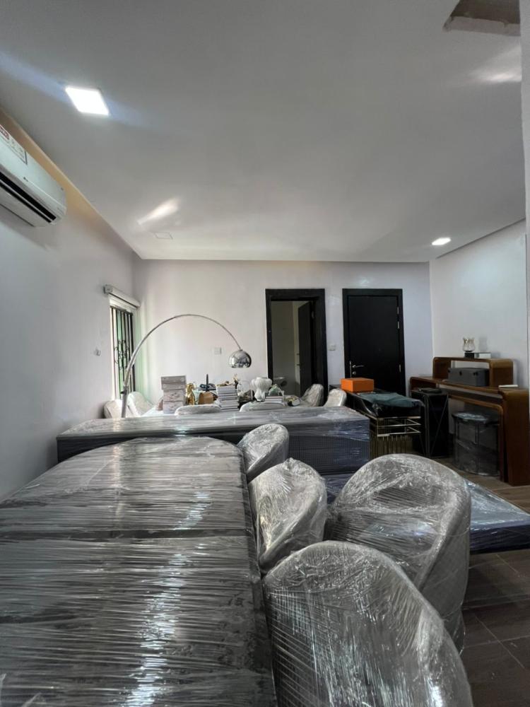 Office/ Shop Space Available For RENT and Located at Lekki phase 1.