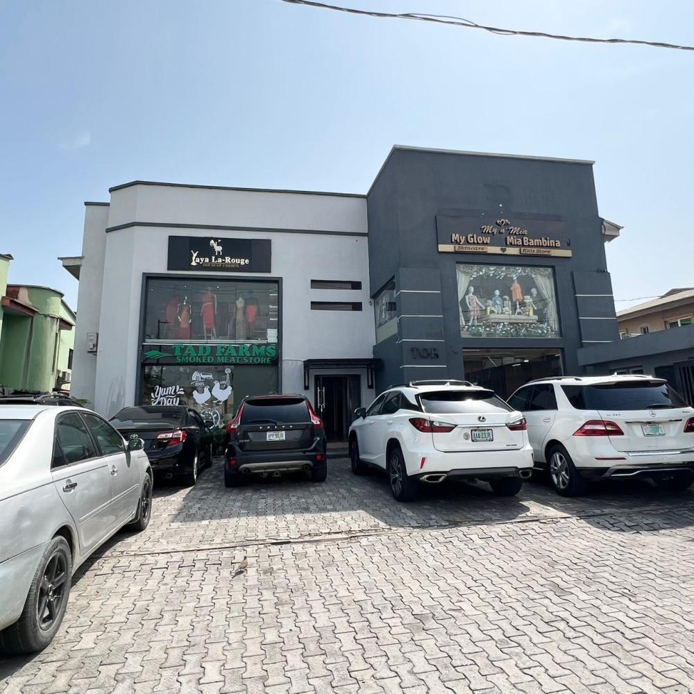 Office/ Shop Space Available For RENT and Located at Lekki phase 1.