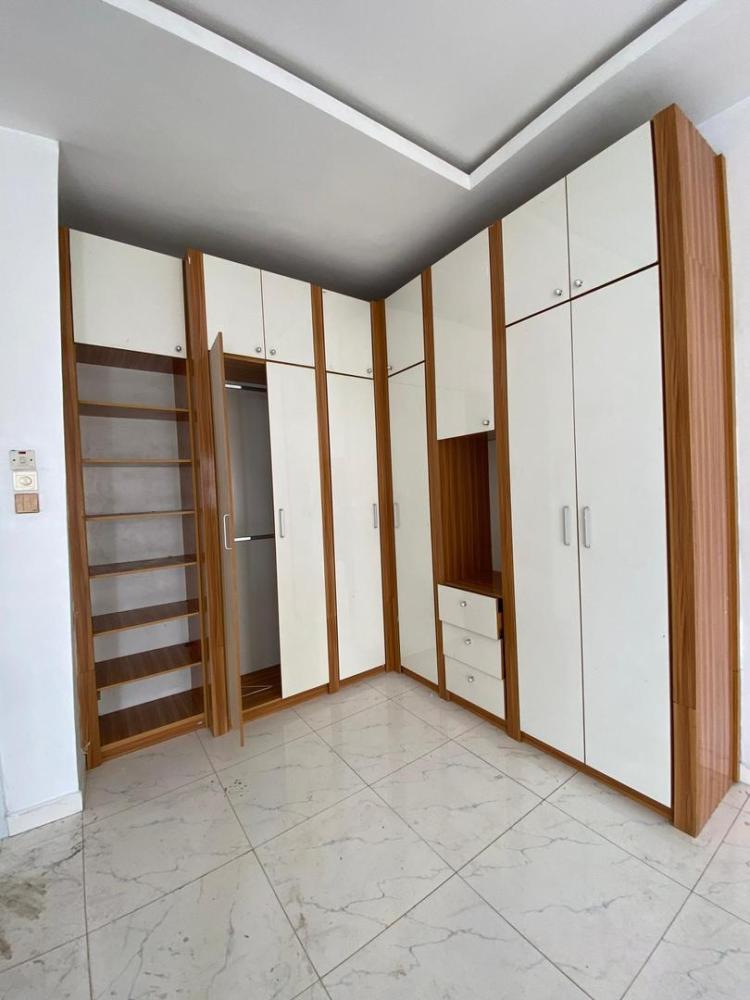 4 bedroom semi detached duplex with bq