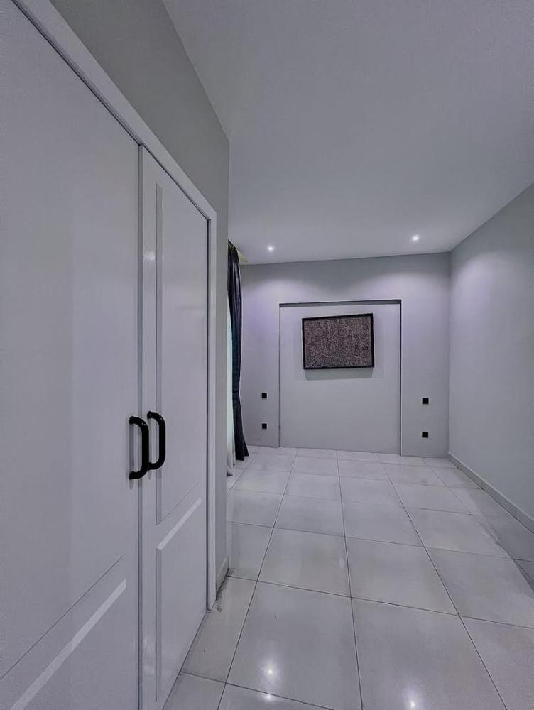 5 Bedroom Fully Detached Duplex With Swimming Pool For SALE Located at Lekki Phase 1.