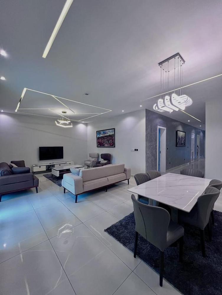 5 Bedroom Fully Detached Duplex With Swimming Pool For SALE Located at Lekki Phase 1.