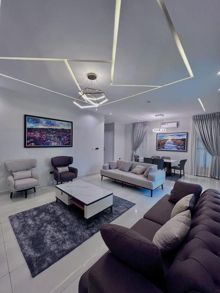 5 Bedroom Fully Detached Duplex With Swimming Pool For SALE Located at Lekki Phase 1.