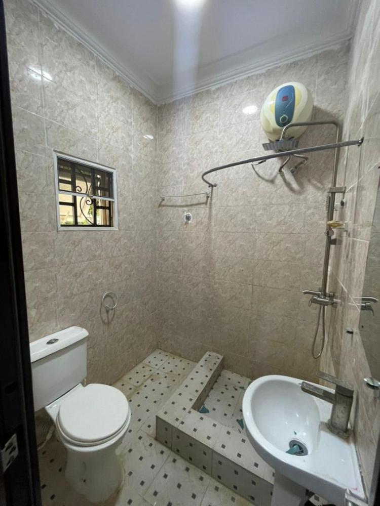 4 Bedroom Detached Duplex With Boys Quarter in a shared compound Available for RENT Located At Ologolo, Lekki.