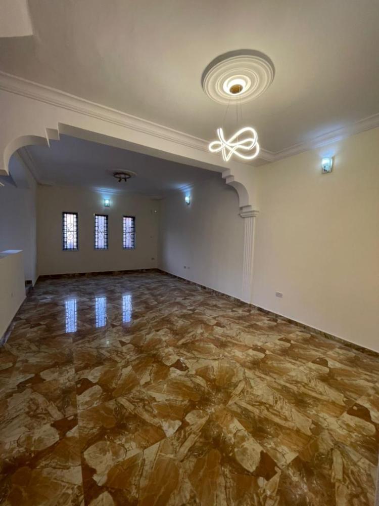 4 Bedroom Detached Duplex With Boys Quarter in a shared compound Available for RENT Located At Ologolo, Lekki.