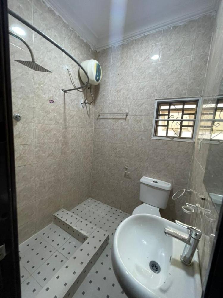 4 Bedroom Detached Duplex With Boys Quarter in a shared compound Available for RENT Located At Ologolo, Lekki.