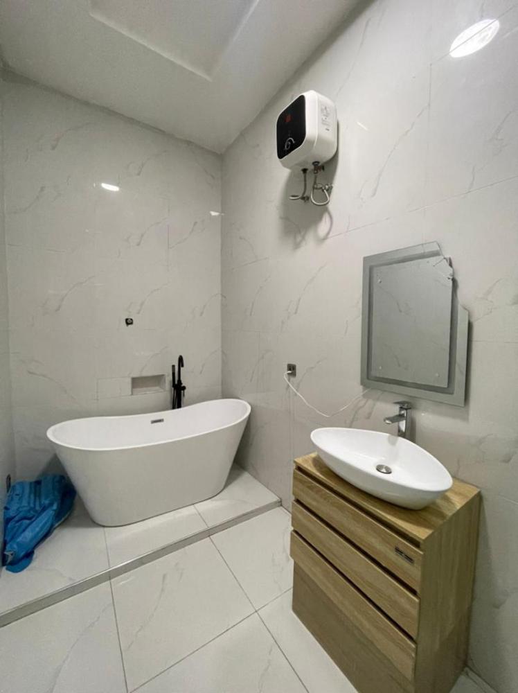 4 Bedroom Semi Detached House With Fitted Kitchen, en suite Bedrooms, etc. Available For RENT Located At Ikota, Lekki.