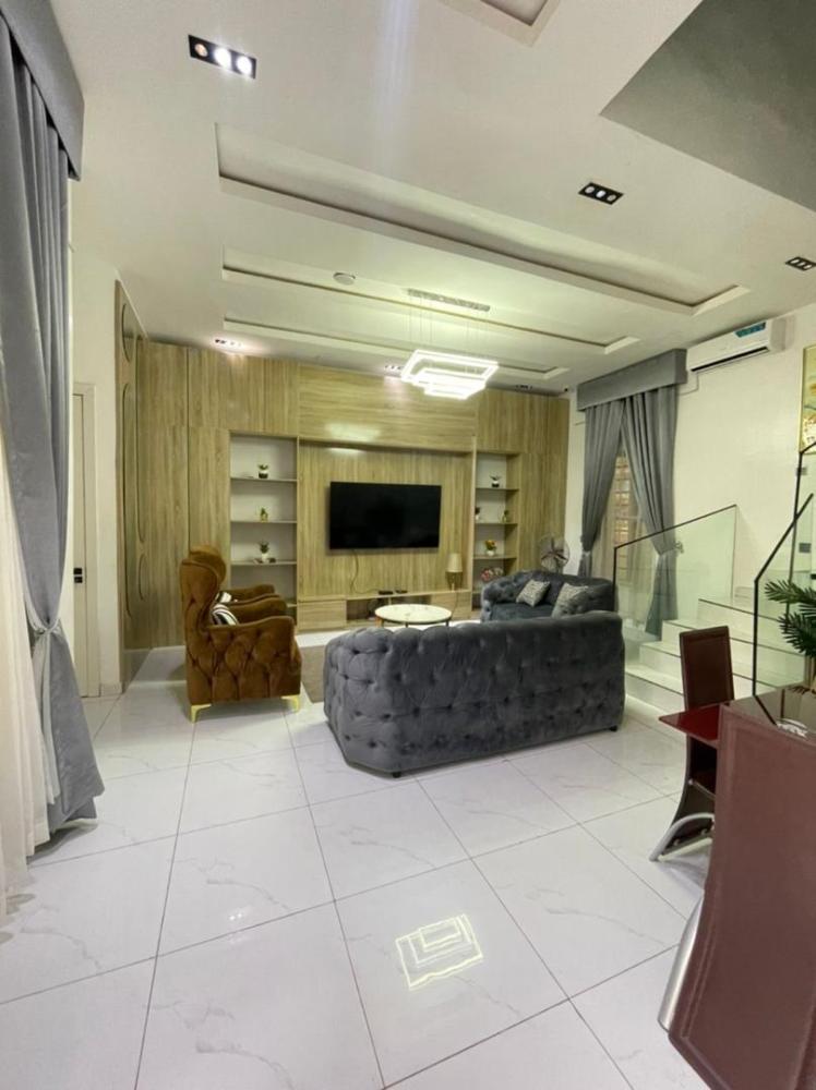 4 Bedroom Semi Detached House With Fitted Kitchen, en suite Bedrooms, etc. Available For RENT Located At Ikota, Lekki.