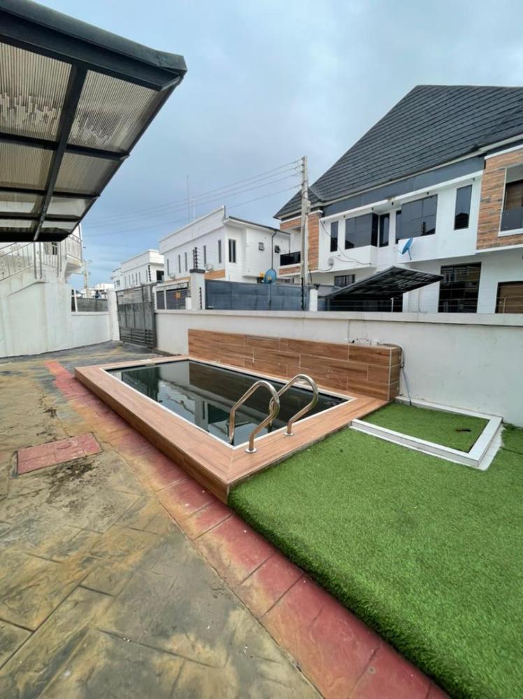 4 Bedroom Semi Detached House With Fitted Kitchen, en suite Bedrooms, etc. Available For RENT Located At Ikota, Lekki.