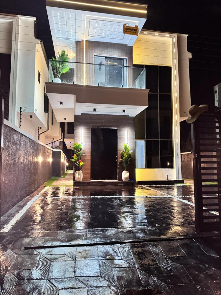 EXCLUSIVELY FINISHED TO TASTE LUXURY 5BED FULLY DETACHED DUPLEX WITH BQ