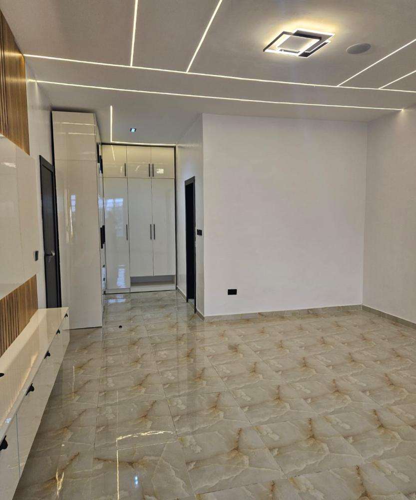 A luxurious 5 bedroom fully detached duplex with Bq