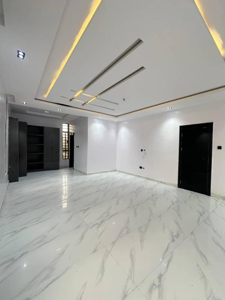 5 Bedroom Fully Detached Duplex For SALE Located At Lekki County.