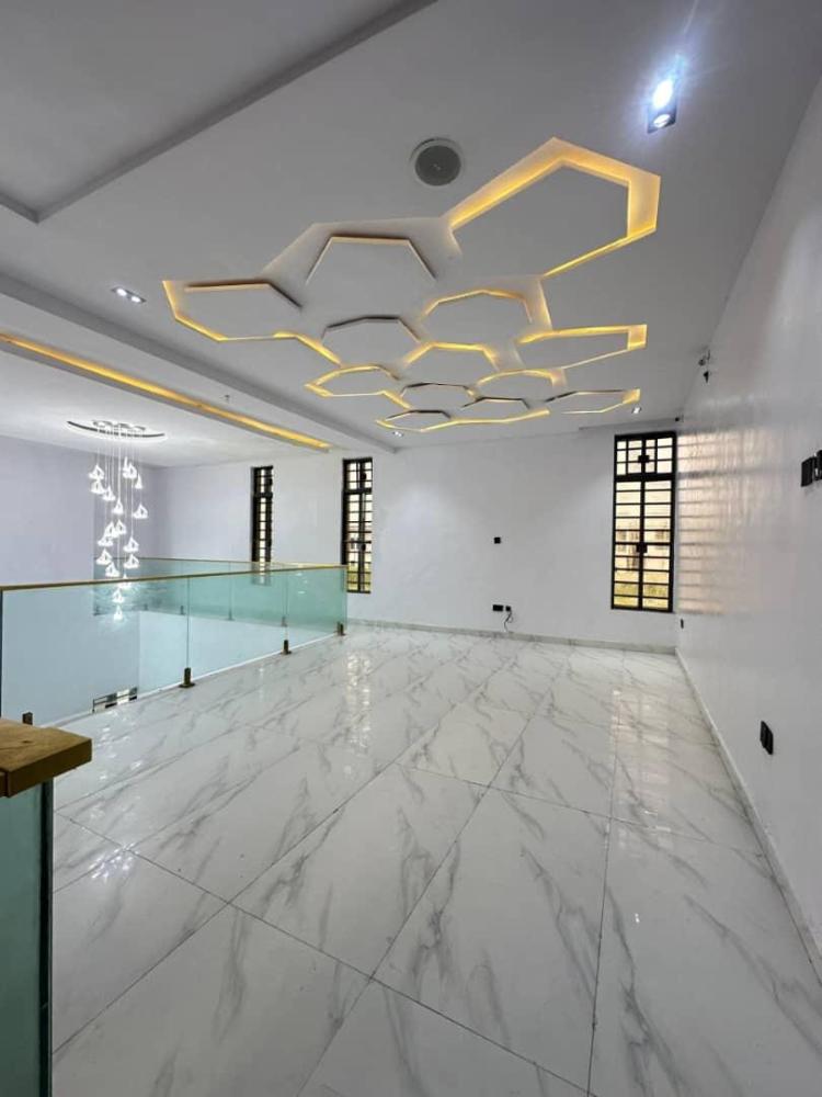 5 Bedroom Fully Detached Duplex For SALE Located At Lekki County.