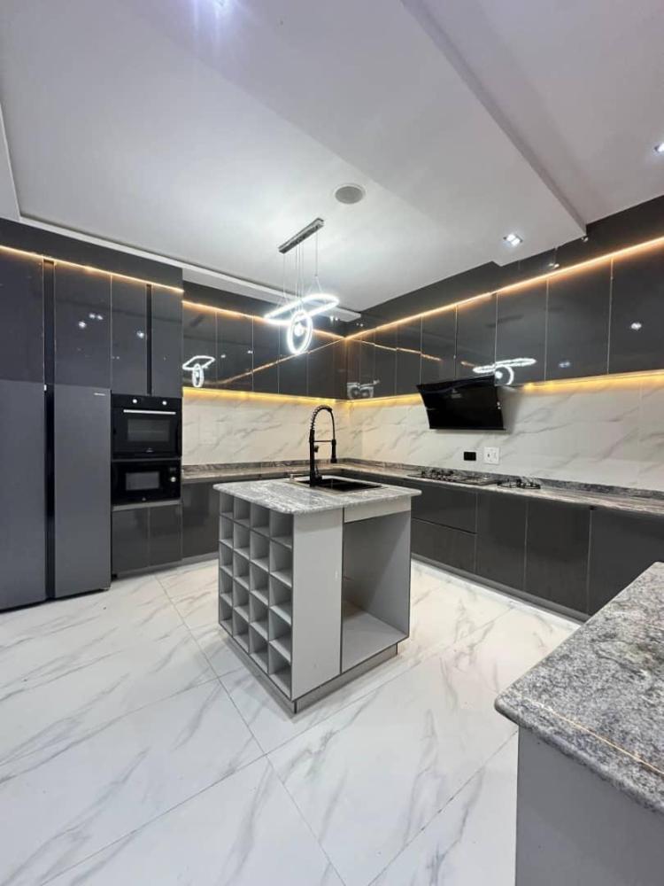 5 Bedroom Fully Detached Duplex For SALE Located At Lekki County.