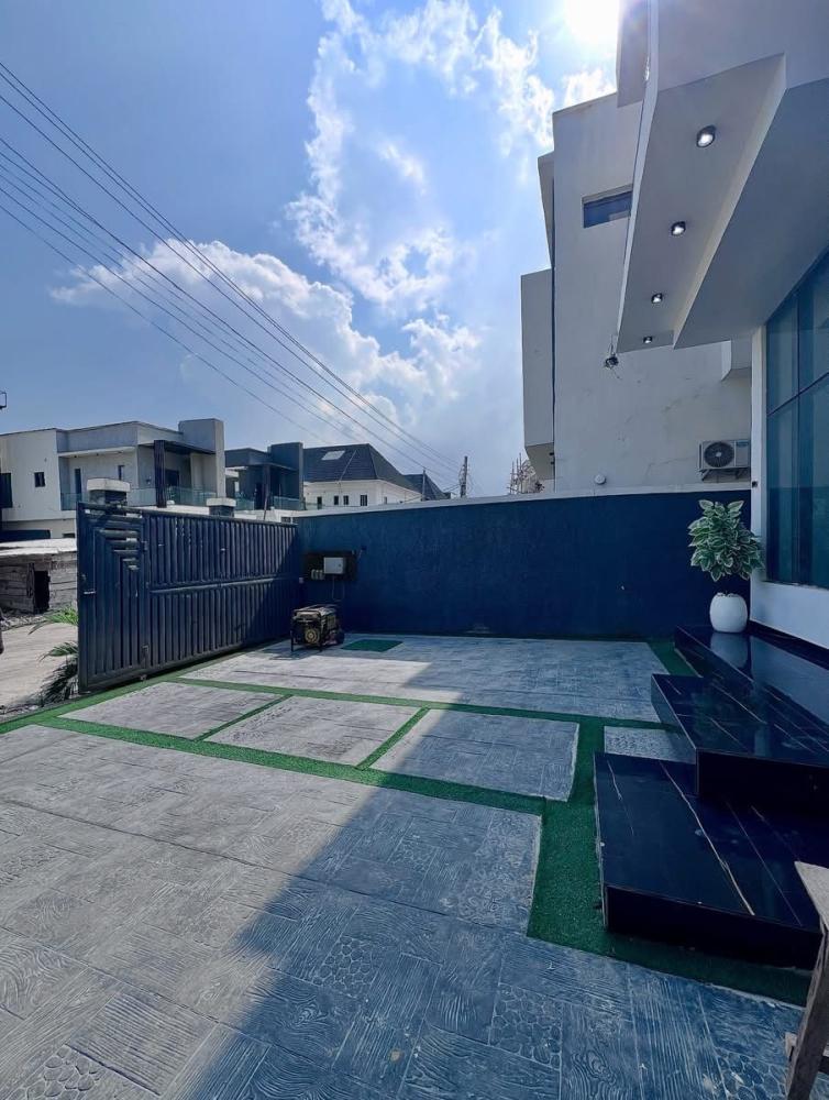 5 Bedroom Fully Detached Duplex With Swimming Pool For SALE Located At Ajah.