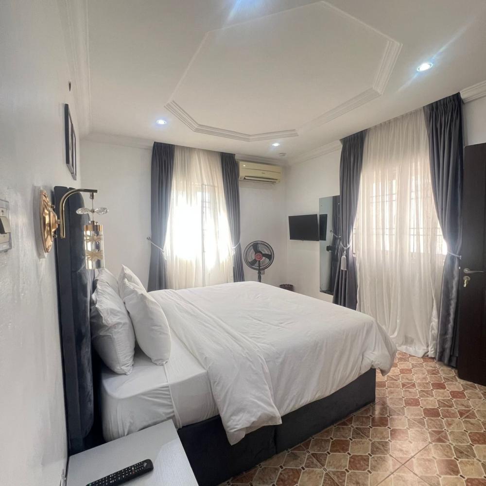 FULLY FURNISHED 2/3 BED || 12/15 MILLION || LEKKI PHASE 1, LAGOS