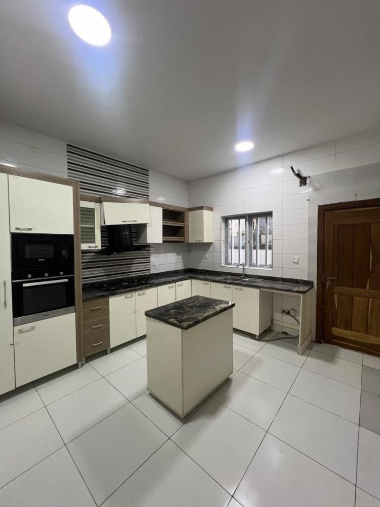 5 bedroom fully detached with a bq