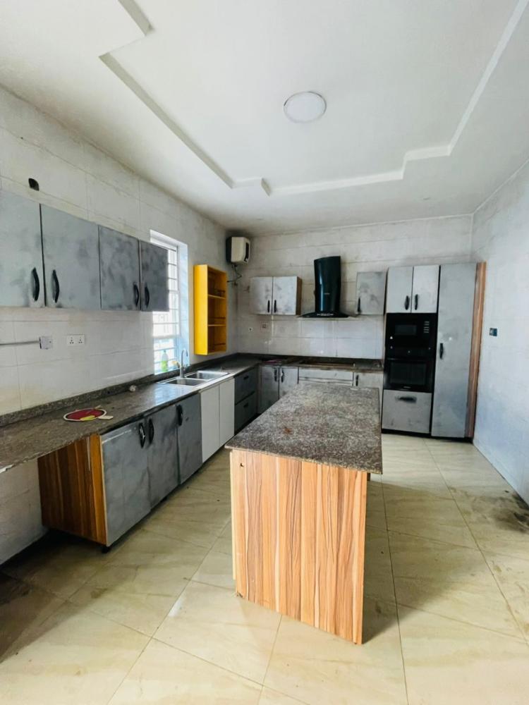 5 bedroom fully detached with a bq and a swimming pool 