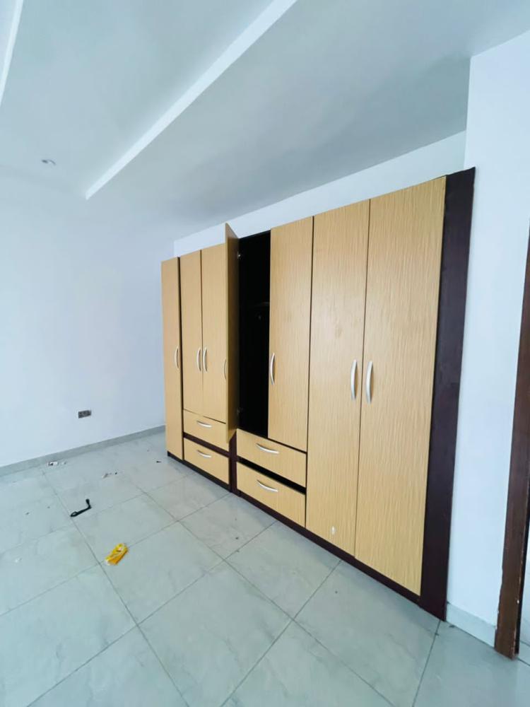 5 bedroom fully detached with a bq and a swimming pool 