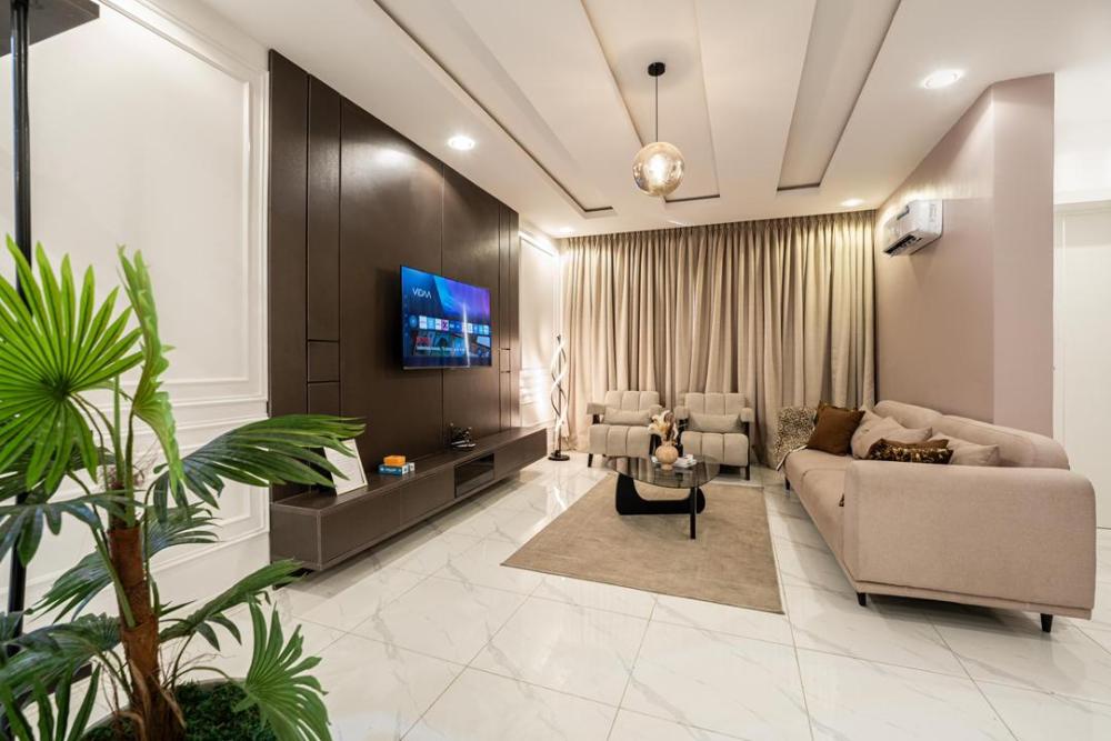 Luxury 1/2-Bedroom Serviced Apartment