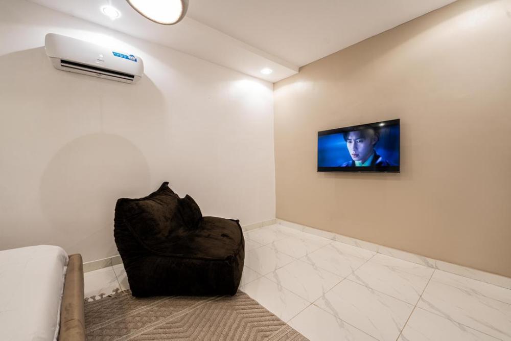 Luxury 1/2-Bedroom Serviced Apartment