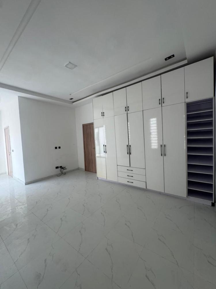 5 Bedroom Semi Detached Duplex Located At New Road, Lekki.