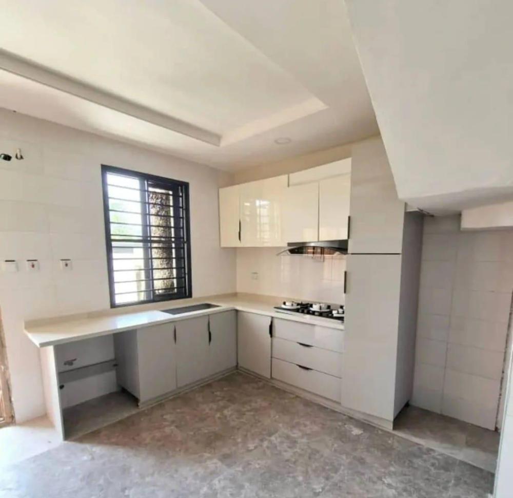 5 Bedroom Semi Detached Duplex Located At New Road, Lekki.