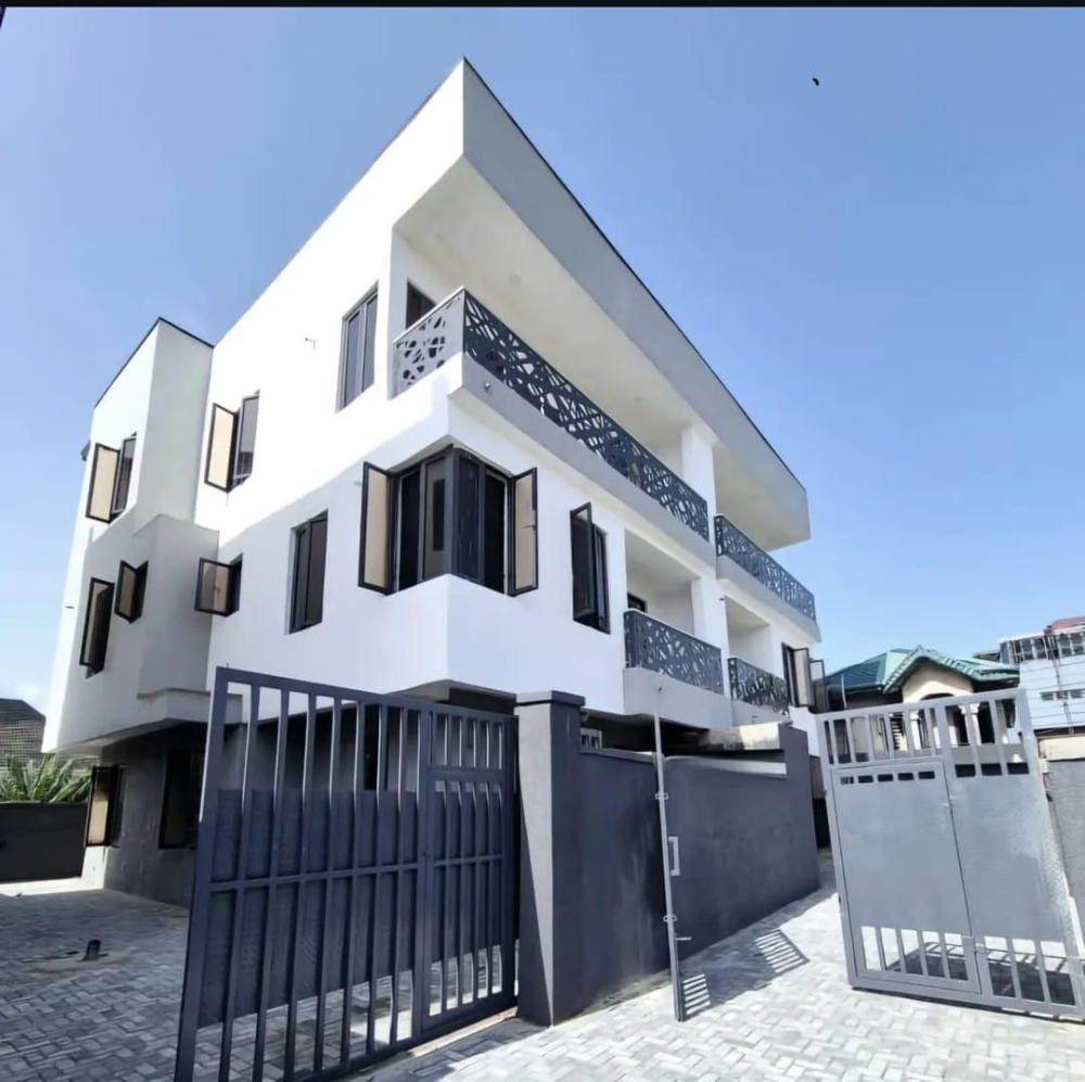 5 Bedroom Semi Detached Duplex Located At New Road, Lekki.